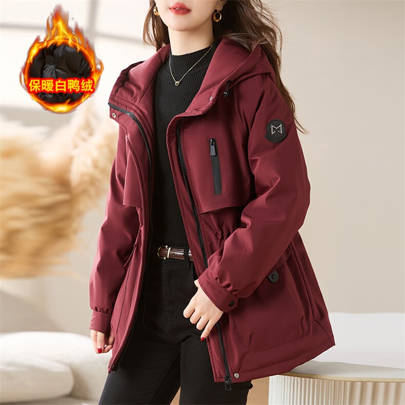 红工装羽绒服女2025冬季新款加厚保暖白鸭绒内胆派克服外套,女装羽绒服,慕咨