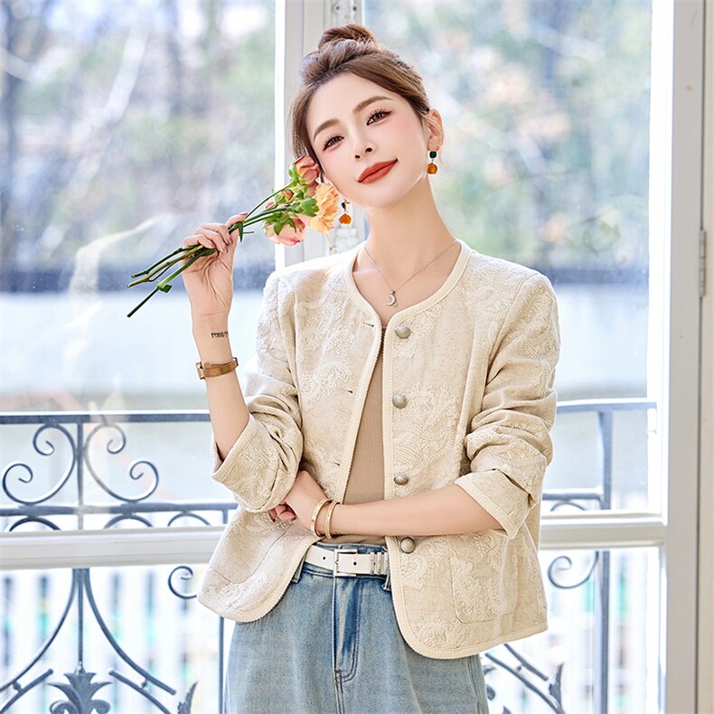 小香风气质新中式刺绣短外套女2025春秋新款百搭圆领西装开衫上衣,女装短外套,沁沁公主