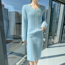 2025秋冬v领长袖针织衫裙子简约百搭，女装针织衫/毛衣，冬贝尔貂绒