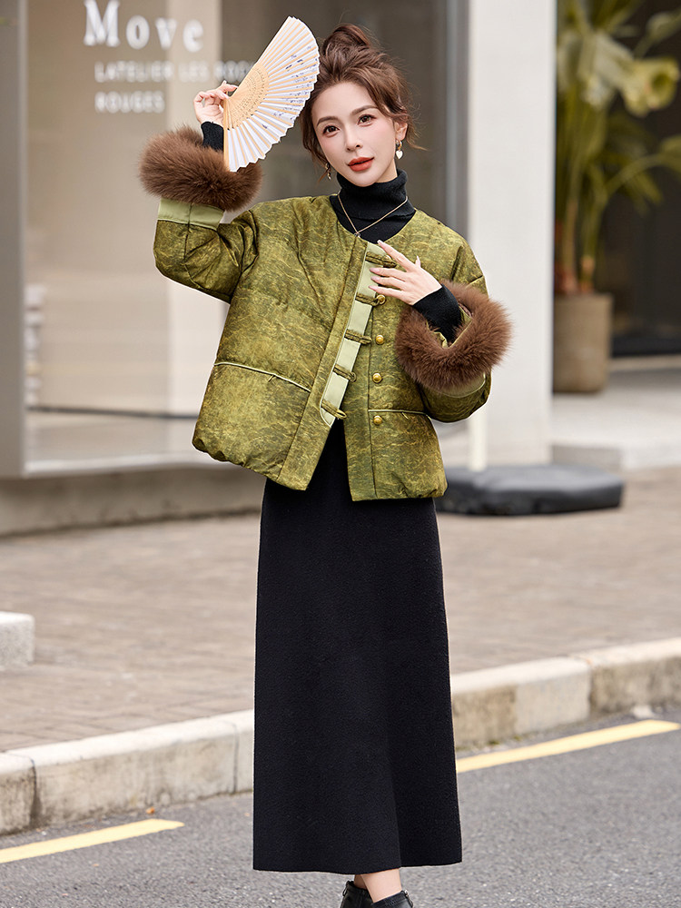 现货。现货。2025年冬季短款新中式羽绒真狐狸毛新款羽绒服,女装羽绒服,艾仟回(原伊仟回)
