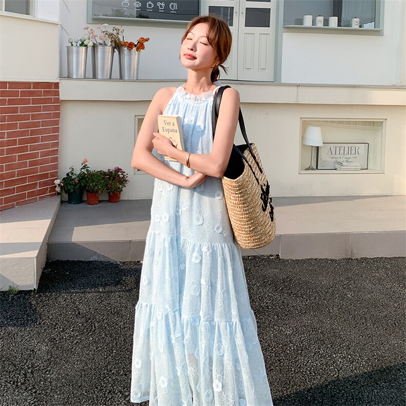 蓝色气质度假风挂脖连衣裙女夏新款高级感超仙浪漫刺绣显瘦A字裙,女装连衣裙,浙宝305