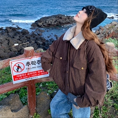 美式复古灯芯绒外套女秋冬仿羊羔毛翻领工装夹克上衣，女装短外套，2C177