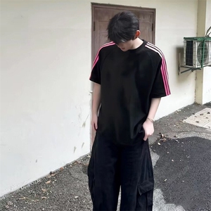 抖音得物品质二开240克宽松纯棉美式潮牌印花三条杠中性风短袖T恤图片