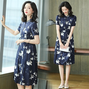 夏季碎花连衣裙女2024新款时尚洋气妈妈收腰显瘦雪纺a字裙,妈妈与女儿穿衣搭配pk图片