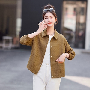 春季新款时尚休闲翻领贴标外套 百搭显瘦气质女装短款夹克图片