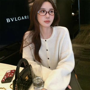 时尚百搭女士秋冬羊毛衫 保暖柔软舒适 显瘦修身长袖针织衫图片