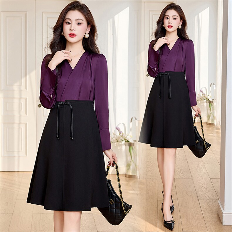 2024春装新款时尚潮流简约气质优雅V领修身连衣裙，女装连衣裙，魅丽静蓝