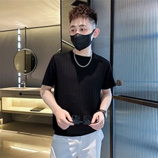 黑色