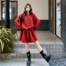 红色盐甜系穿搭针织毛衣开衫套装女秋季2025新款小个子短裙两件套，女装套装/套裙，2C261
