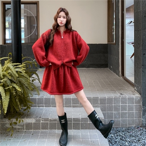 红色盐甜系穿搭针织毛衣开衫套装女秋季2025新款小个子短裙两件套图片