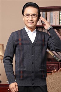 2023秋季新款针织开衫毛衣中老年人爸爸秋装V领男士保暖加厚上衣图片