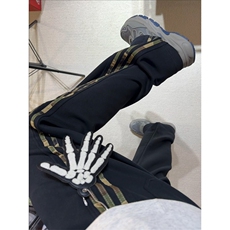 黑色