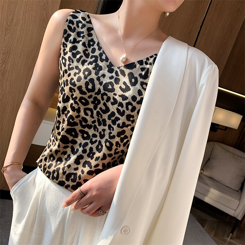 2025年春季套头百搭时尚气质V领豹纹印花背心，女装背心吊带，朝贺羊绒
