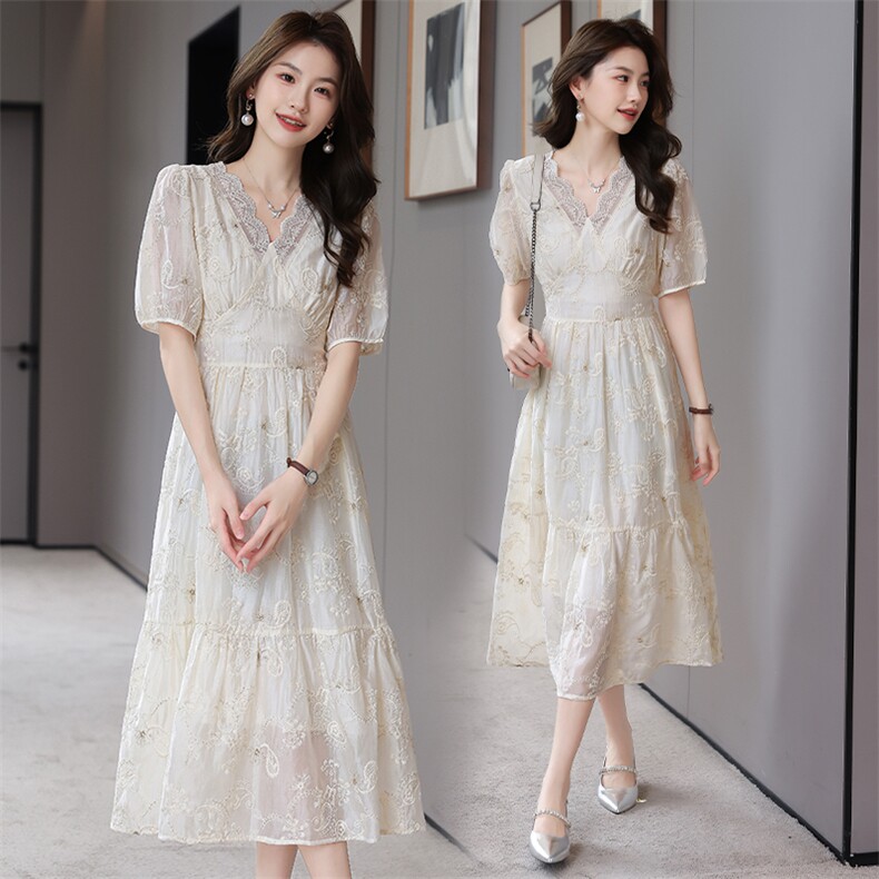 法式气质连衣裙女中长款新款时尚高级感遮肚子立体织花裙，女装连衣裙，火爆靓佳人