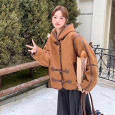 美拉德连帽牛角扣皮毛一体外套女秋冬2025新款独特设计麂皮绒棉服，女装皮衣，2C307