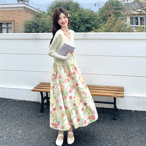 法式温柔风碎花吊带连衣裙女春季2025新款搭配针织开衫图片