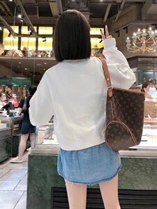 牛仔拼接款卫衣图片