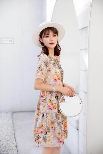 夏装新款、现货、韩版潮流时尚连衣裙M一XXL，女装连衣裙，拉思维加丝