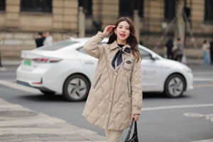 90绒轻薄羽绒服图片