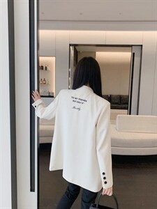 XZ22037 翻袖前后印字母大版西装图片
