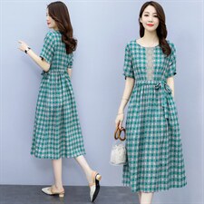 2021夏季新款简约时尚优雅气质圆领休闲舒适显瘦格子连衣裙，女装连衣裙，香香