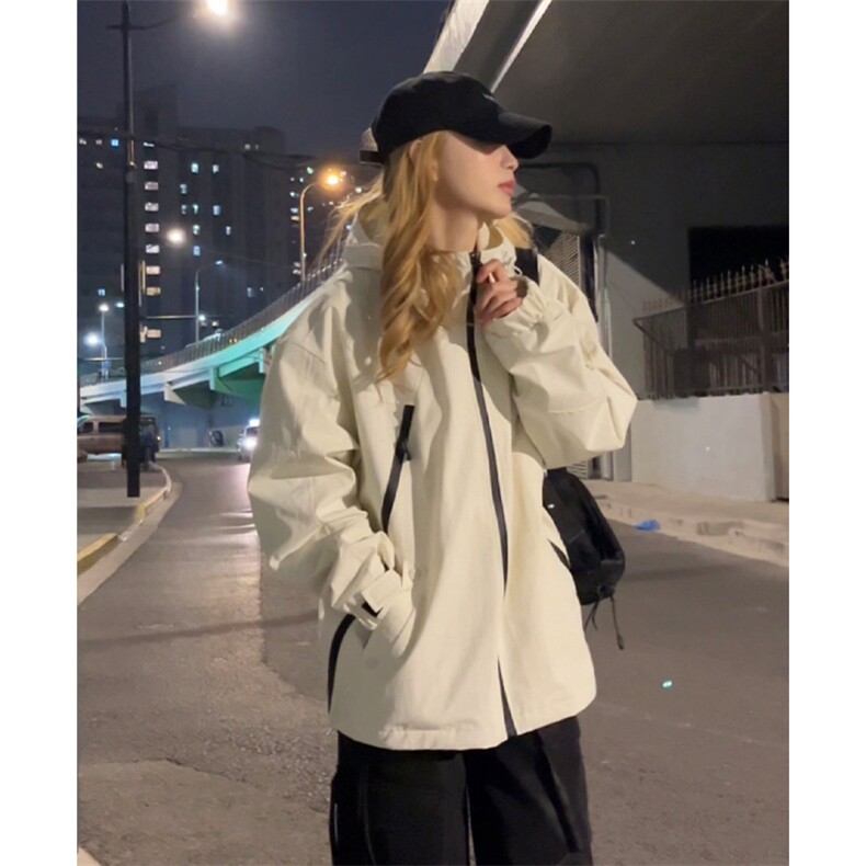 C2334-TP85控价118 春季休闲运动女防水冲锋衣宽松纯色连帽外套图片
