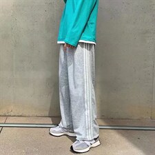 灰色