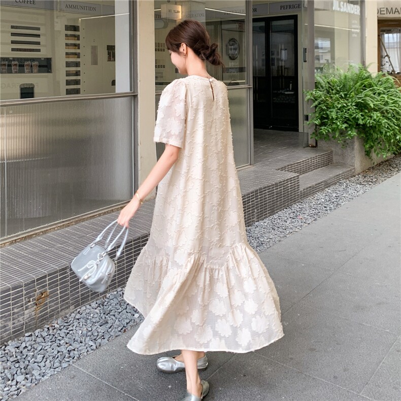 米杏色提花刺绣泡泡袖连衣裙女2025夏季新款法式漂亮荷叶边长裙子,女装套装/套裙,2C170