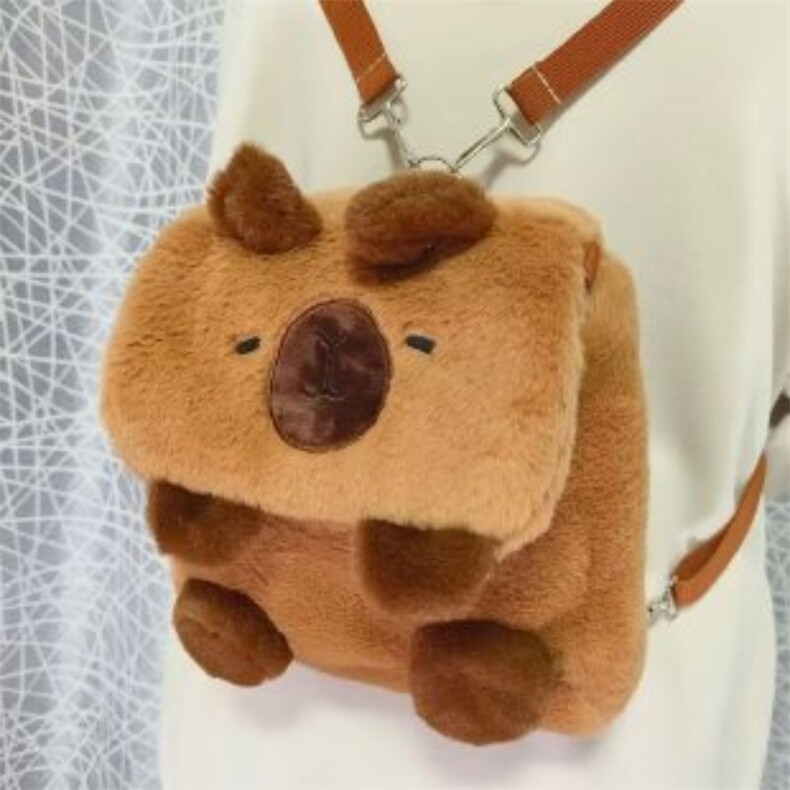 精品水豚双肩包可爱毛绒背包可爱包包，雪光毛绒玩具