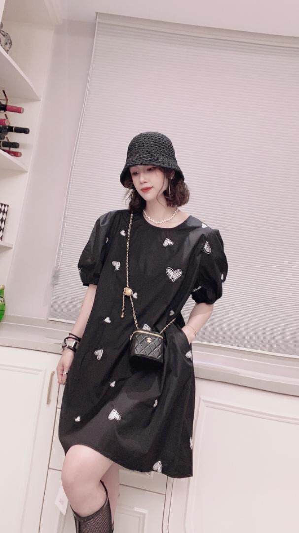 韩版刺绣重工艺连衣裙ＭL，女装连衣裙，可纳奇