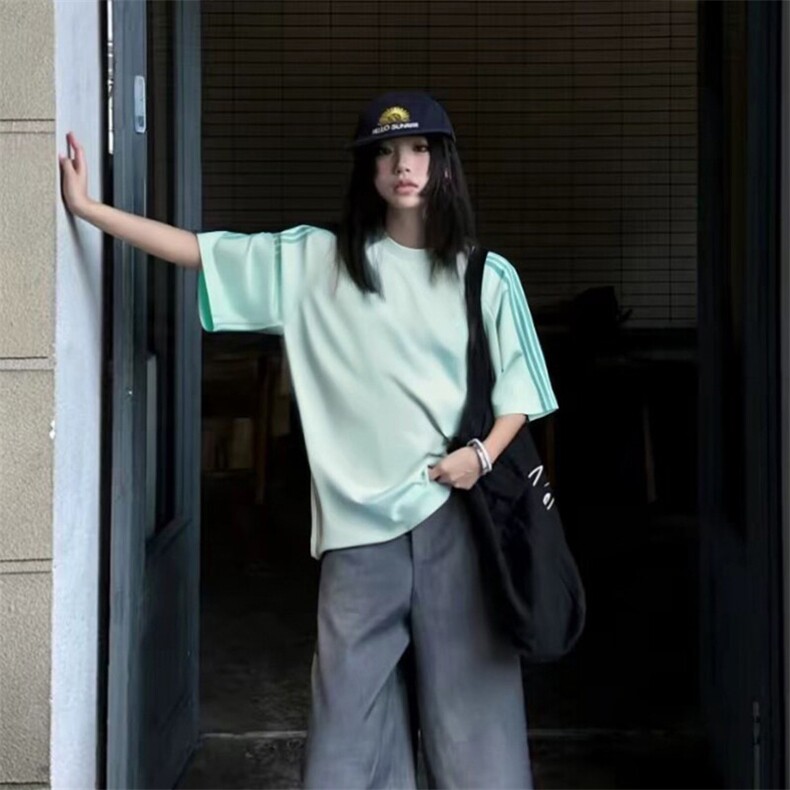 抖音得物品质二开240克宽松纯棉美式潮牌印花三条杠中性风短袖T恤,男装T恤,电商A486