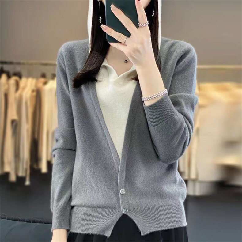 法式复古V领拼色连帽假两件毛衣女早秋设计感洋气帽衫针织打底衫图片