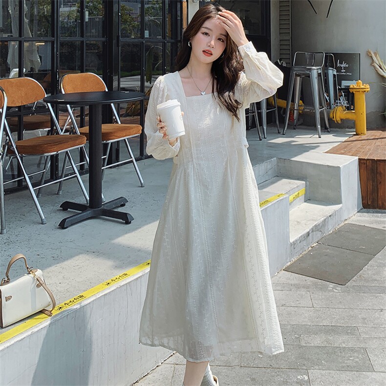 早秋长袖连衣裙女2025新款方领气质女神范温柔风米白色刺绣初恋裙，女装连衣裙，浙宝305