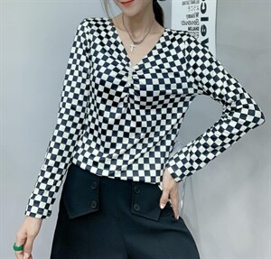棋盘格V领打底图片