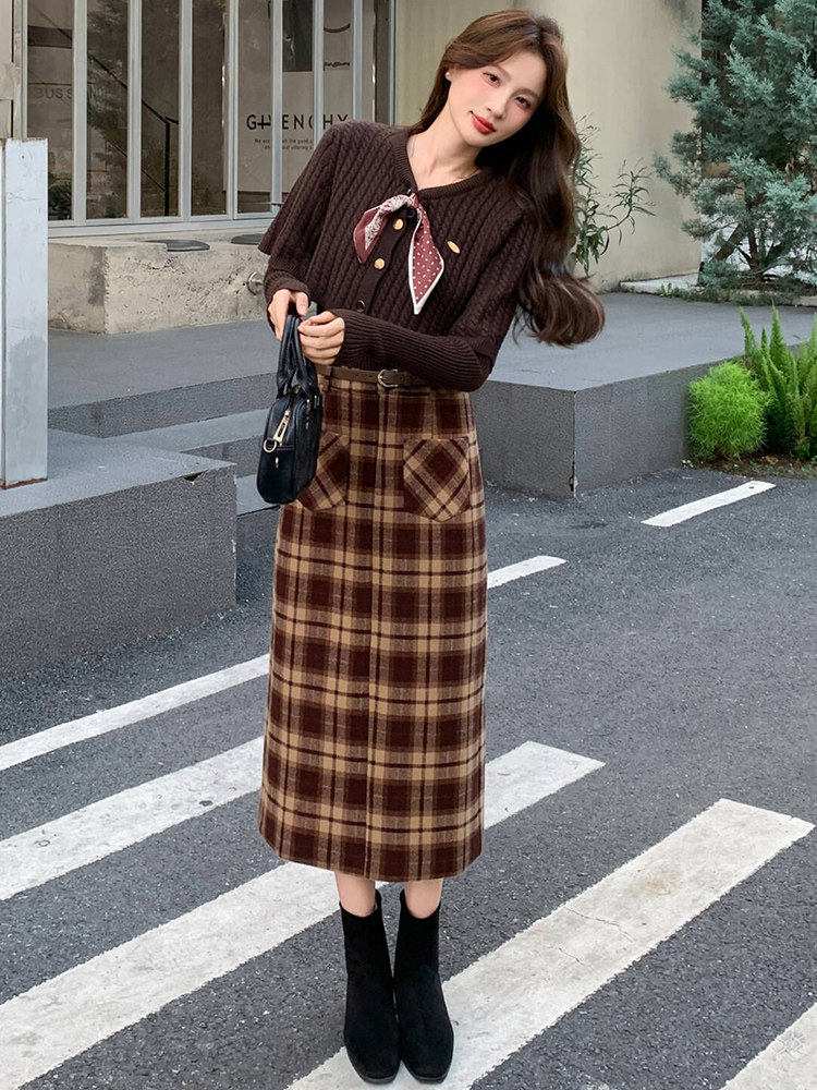 设计感洋气套装裙女2025秋冬新款针织斗篷打底衫格纹半身裙三件套,女装套装/套裙,超帛