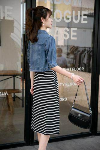 休闲牛仔两件套，女装，水锦红