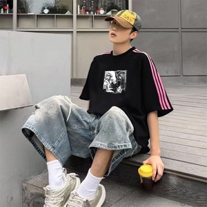 抖音得物品质二开240克宽松纯棉美式潮牌印花三条杠中性风短袖T恤图片