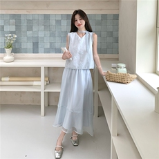 浅蓝色蕾丝背心网纱半身裙套装女夏2025新款ootd穿搭超好看两件套，女装套装/套裙，2C135