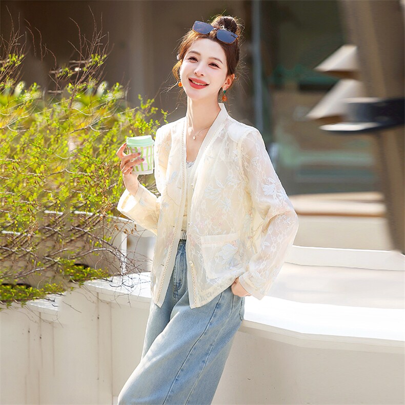 小香风蕾丝刺绣轻薄外套女2026春季新款显瘦气质V领防晒开衫上衣,女装短外套,奕薇雅
