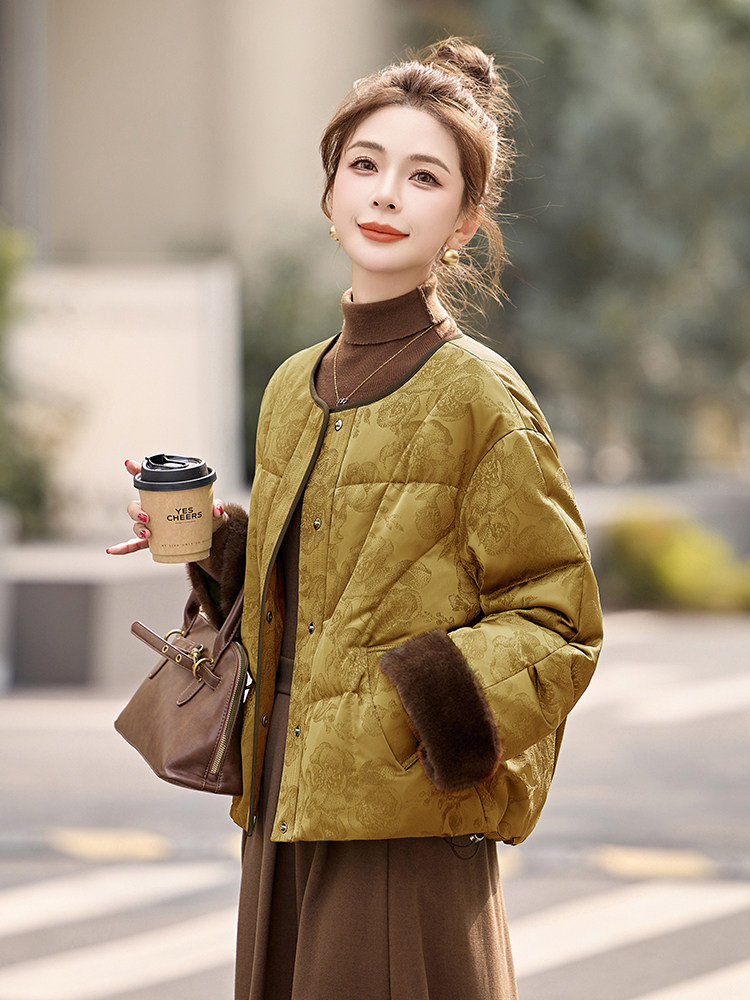 设计感立领拼接羽绒服女2025年冬季新款小个子白鸭绒短款,女装羽绒服,沁沁公主
