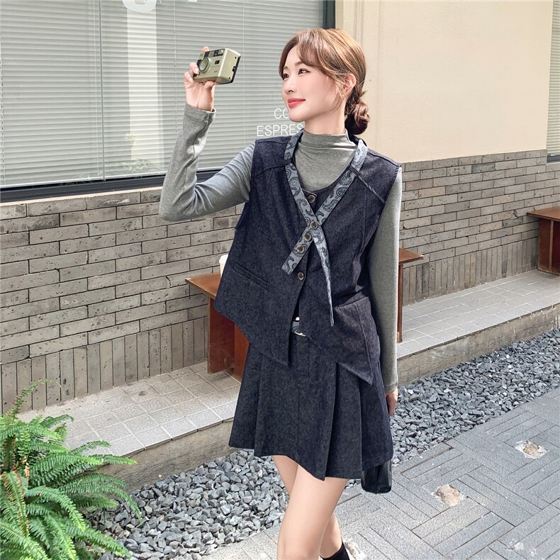 设计感马甲打底衫百褶短裙套装女2025秋季新款法式复古显瘦三件套,女装套装/套裙,2D037