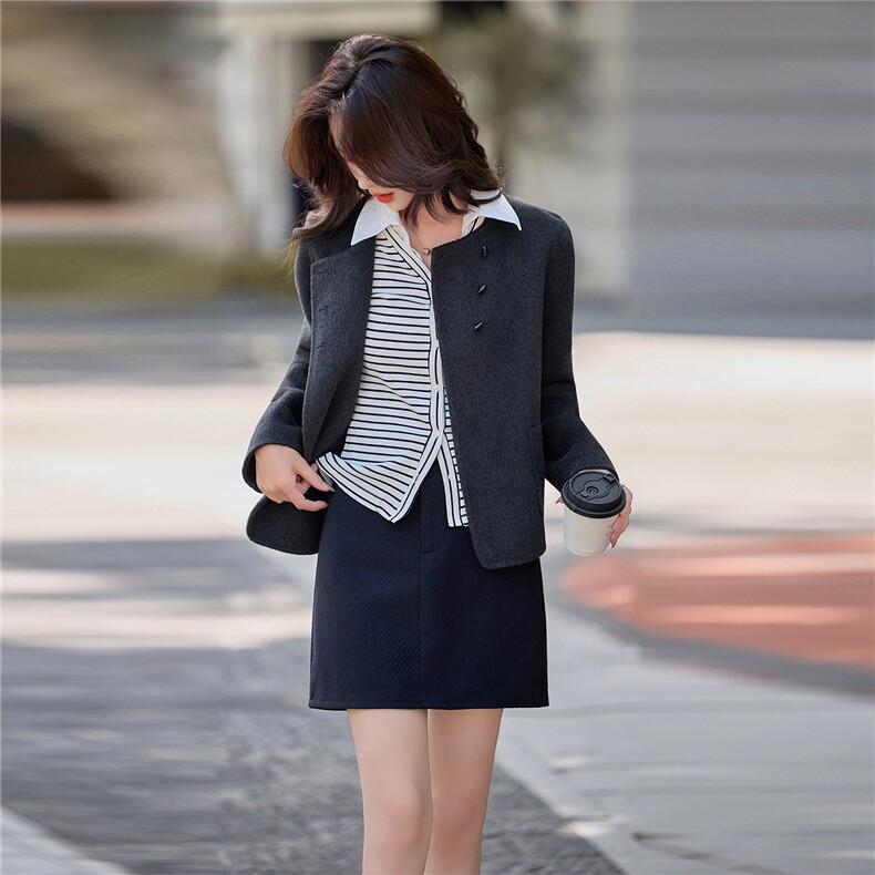 粉色小香风温柔气质双面呢短外套女2025秋冬装减龄牛角扣毛呢大衣,女装双面呢大衣,沁沁公主
