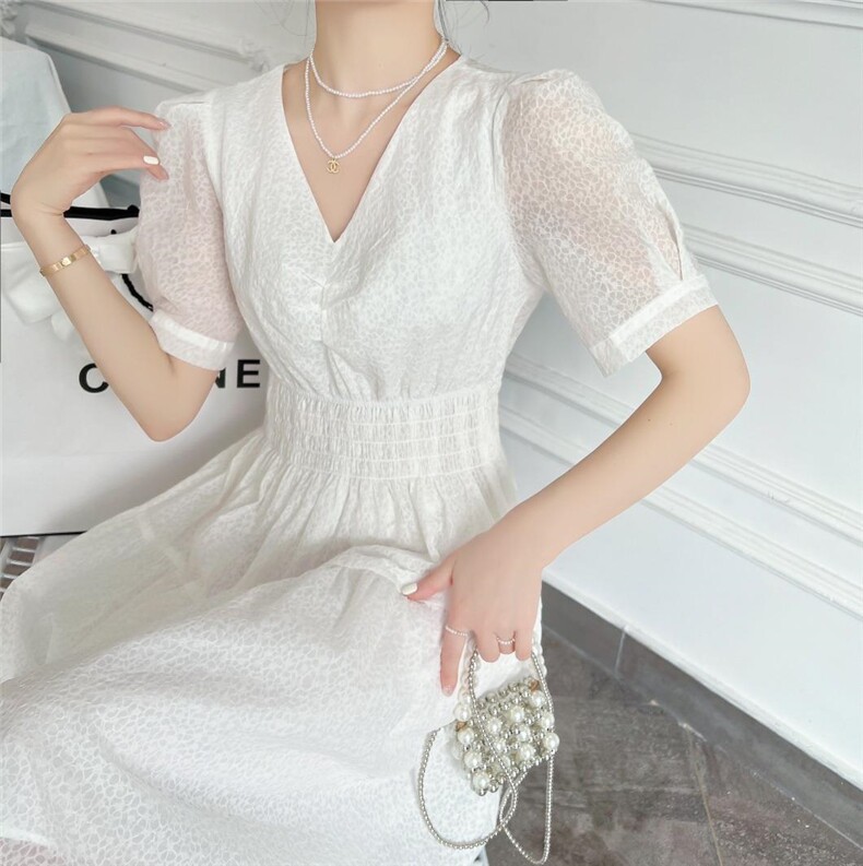 夏季新款v领轻淑长款印花连衣裙，女装连衣裙，艾美欧歌(1F)