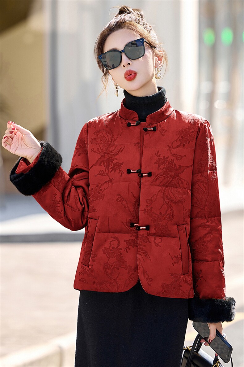 新中式G风羽绒服女2025冬新款今年流行小个子短款亮色盘扣外套,女装羽绒服,衣之秀