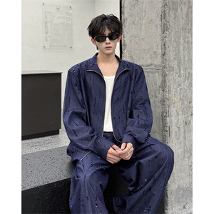 男士韩系设计款牛仔套装割洞提花重工水洗自带垫肩外套牛仔裤套装图片