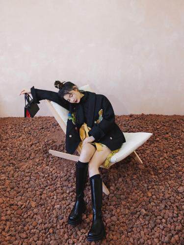 黑色粗纺绣花夹棉外套，女装，YOUER DENG