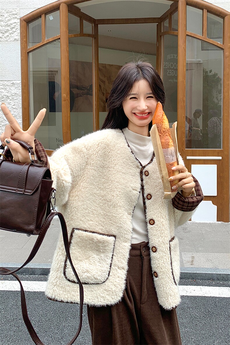 杏色皮毛一体外套女秋冬超火好看高级小众加绒加厚短款羊羔毛夹克,女装皮草,2C029
