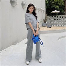 灰色