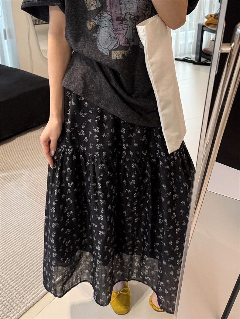 2025百搭时尚复古小碎花A字百搭大裙摆半身裙，女装半身裙，湘姗