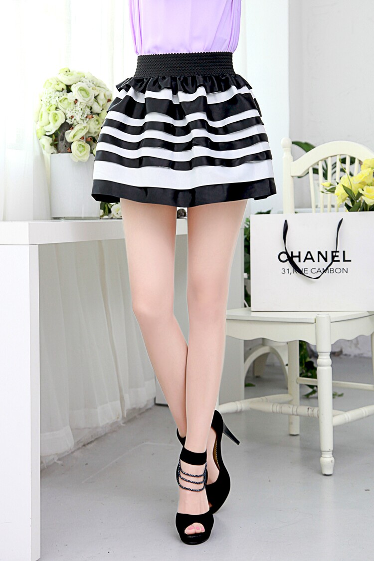 时尚黑白条纹高腰显瘦短裙热裤修身百搭潮流女装，女装短裤/热裤，雪樱依海